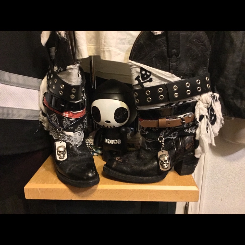 BadassGirl CowboyBoot repurposed art adorns pair🔥